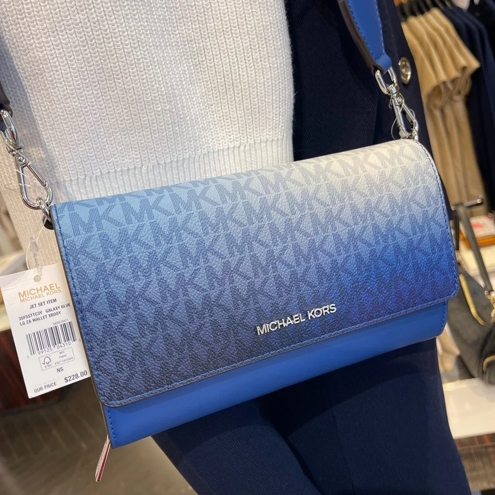 MICHAEL KORS Jet Set Large Ombré Signature Logo Crossbody Bag
Galaxy Blue
NWT - Picture 12 of 16